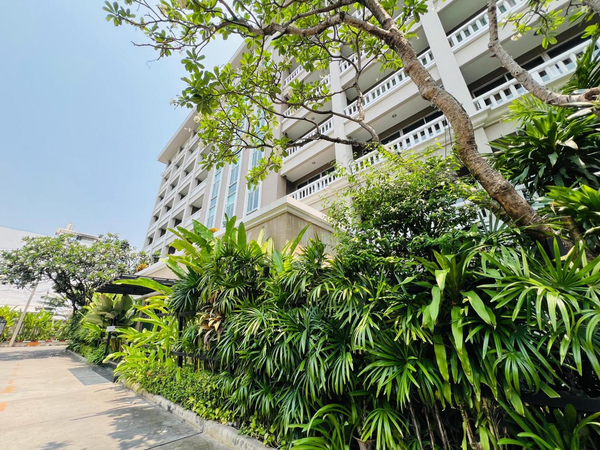 14 Place Bangkok Dış mekan fotoğraf