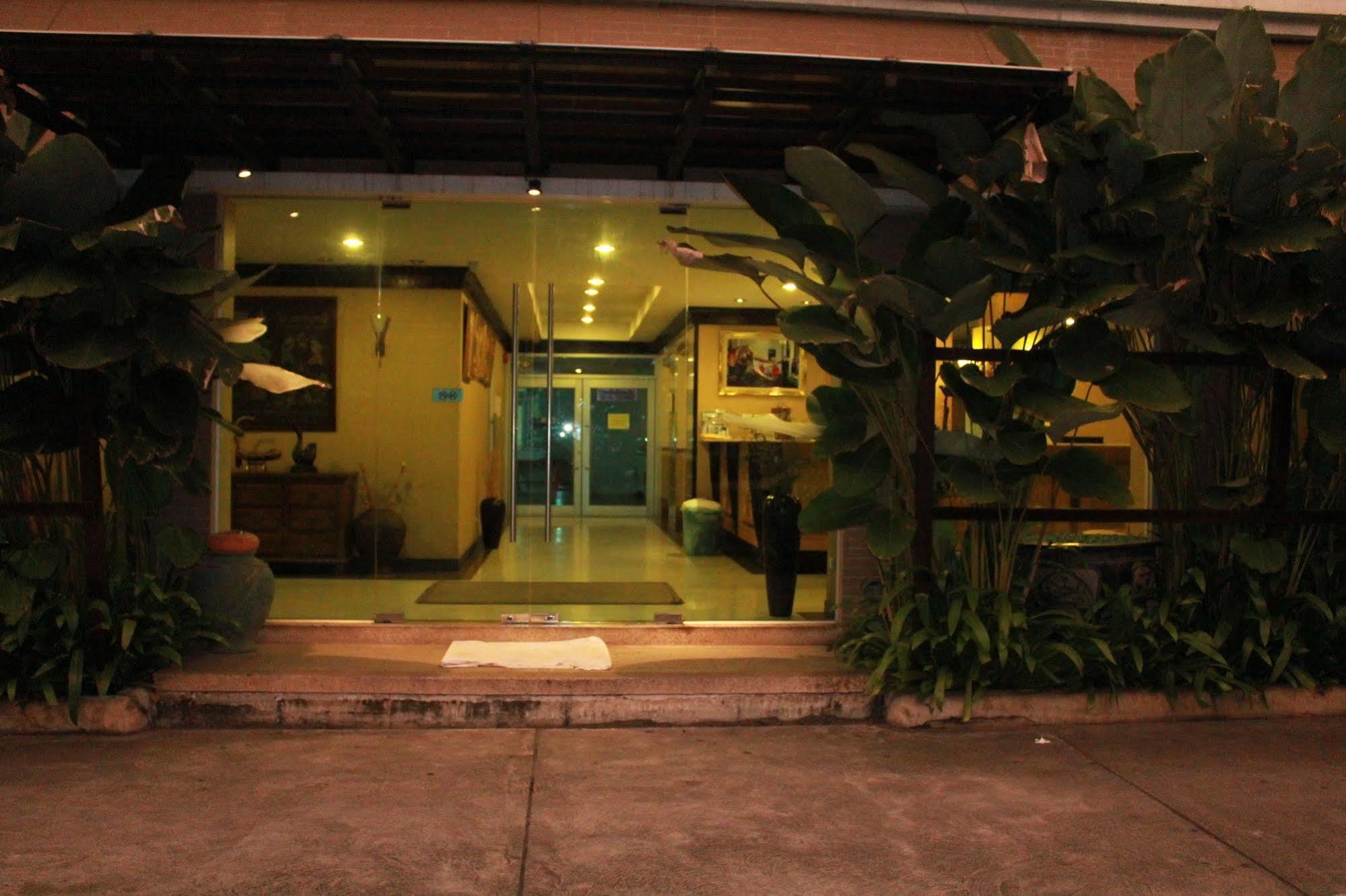 14 Place Bangkok Dış mekan fotoğraf
